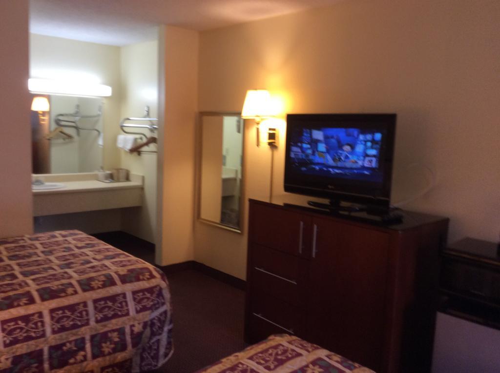 Days Inn By Wyndham York Alabama Exterior photo